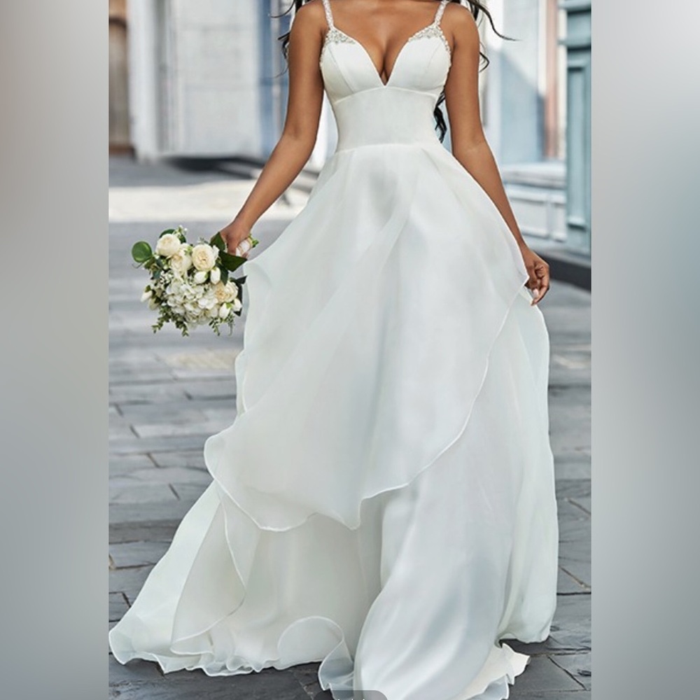 New Elegant White Wedding Gown with Beaded Straps